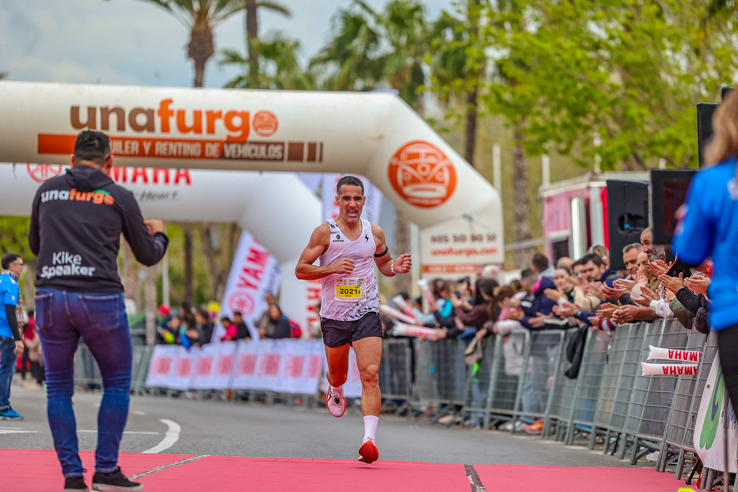 A runner sprints toward the finish line at the Cartagena half marathon